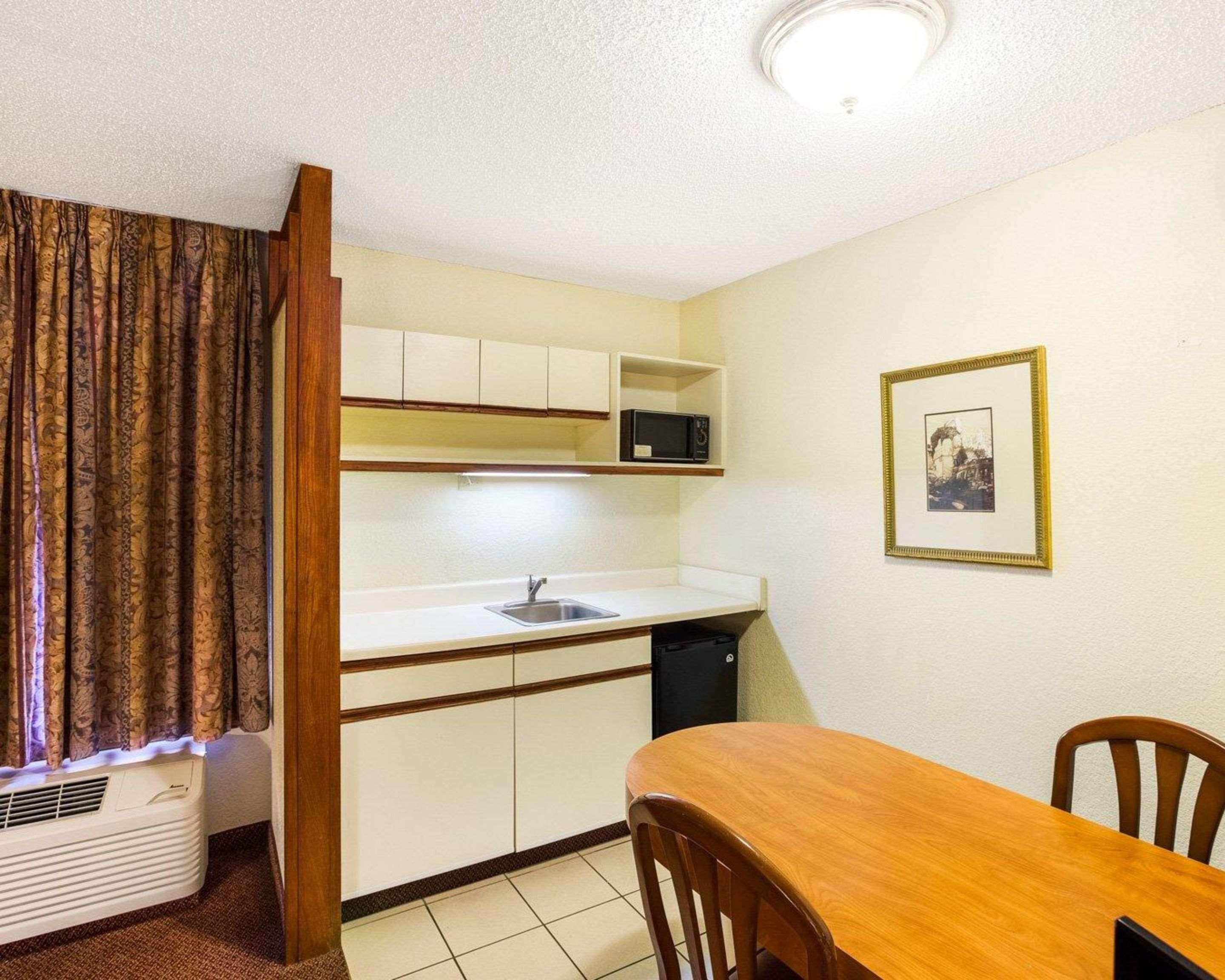 Rodeway Inn & Suites South Of Fiesta Park San Antonio Kültér fotó