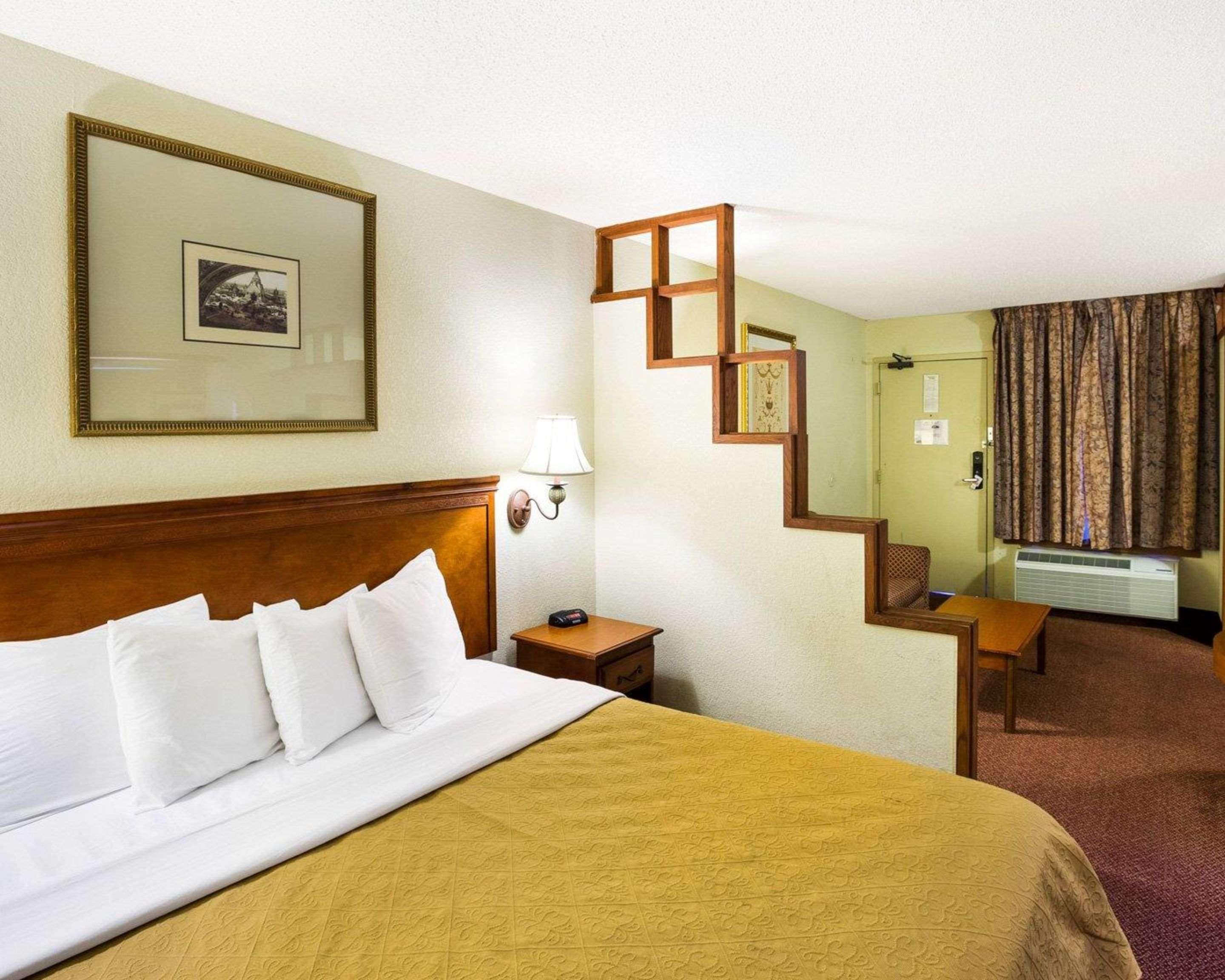 Rodeway Inn & Suites South Of Fiesta Park San Antonio Kültér fotó